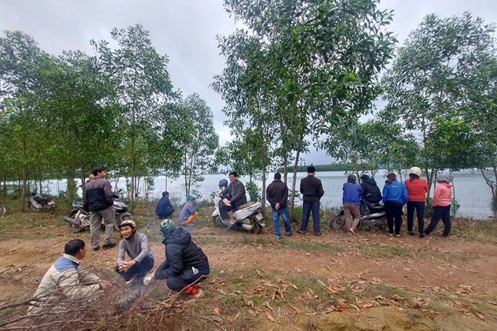 Người đàn ông bị lật thuyền, mất tích trên hồ thủy lợi